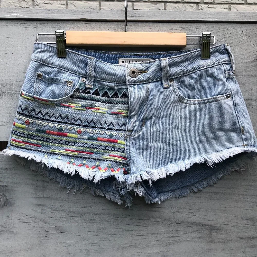 Bullhead Denim Beachy Low Rise Aztec Embroidered Jean Shorts Y2K Western Hippie